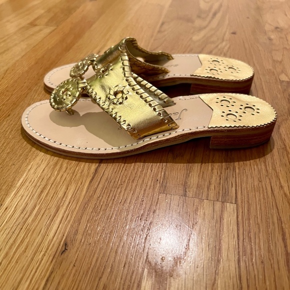 EUC Women's Jack Rogers Navajo Metallic Gold Flat Thong Sandals Size 6 M - Picture 2 of 5